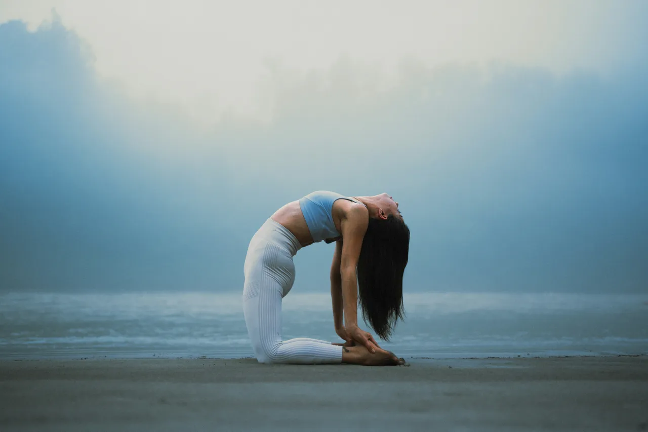 Heilpraxis Kozarec Yoga Retreat Yoga Asana in der Natur